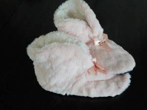 lot 116 image: Womens Size S Pink Fuzzy Soft Slip...