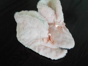 lot 117 image: Womens Size S Pink Fuzzy Soft Slip...