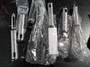 lot 119 image: 7 pc Gift Set...