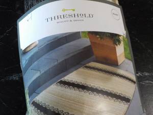 lot 156 image: Threshold Outdoor Rug 30 x 50 Argy...