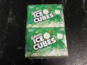 lot 162 image: 6 packs Ice Breakers Ice Cubes Spea...