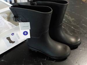 lot 166 image: Waterproof Boots -womens size 6...