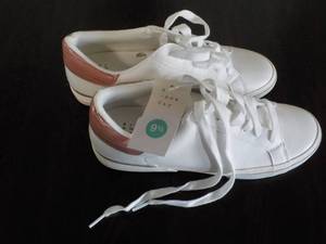 lot 172 image: A New Day Tennis Shoes size 9  12 ...