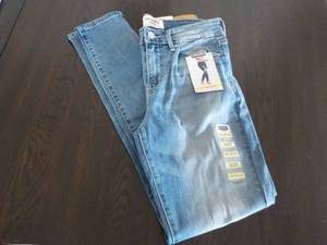 lot 176 image: Denizen Levis Mid Rise Skinny W27 ...
