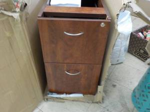 lot 221 image: Lockable under Desk Filing Cabinet ...