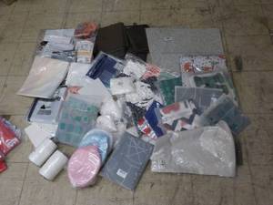 lot 323 image: Fabric, Drapes, Craft and Christmas...