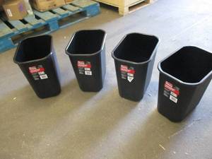 lot 10 image: 4 Suncast Commercial 3 Gallon Desk ...