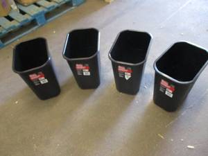 lot 11 image: 4 Suncast Commercial 3 Gallon Desk ...