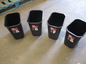 lot 12 image: 4 Suncast Commercial 3 Gallon Desk ...