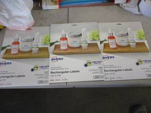 lot 43 image: 3 packs of Avery Rectangular Labels...