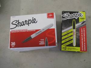 lot 56 image: Black Sharpie Permanent Markers...
