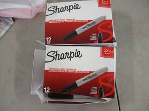 lot 59 image: Black Sharpie Permanent Markers...