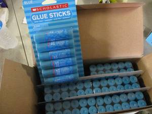 lot 253 image: 72 Scholastic Glue Sticks...