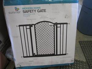 lot 14 image: Modern Home Safety Gate open box Re...