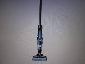 lot 19 image: Bissell Adapt Ion Pet Lithium-Ion C...