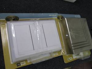 lot 42 image: 2 Hampton Bay Doorbells open box...