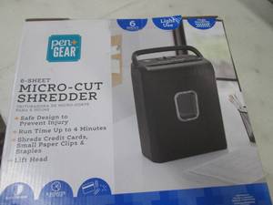 lot 198 image: Pen & Gear 6 Sheet Micro-Cut Shredd...