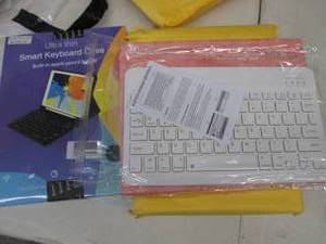 lot 206 image: 4 Keyboard Cases...