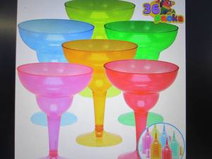 lot 268 image: JOYIN 36 Packs Plastic Margarita Gl...