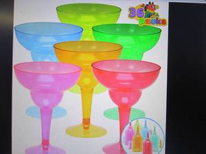 lot 273 image: JOYIN 36 Packs Plastic Margarita Gl...