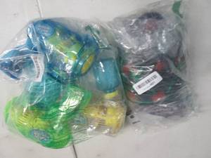 lot 288 image: 3 Bubble Guns, MaskGloves open pkg...