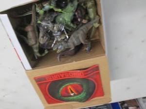 lot 345 image: 12 Pack Dinosaurs open box...