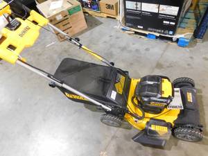 DEWALT 21.5 in. 20-Volt MAX Lithium-Ion Cordless Battery Walk Behind Self Propelled Mower