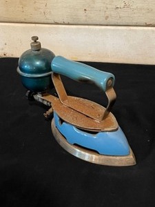 Vintage Gas Iron, great original vintage blue color
