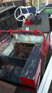lot 225 image: Cushman 3 wheeled golf cart