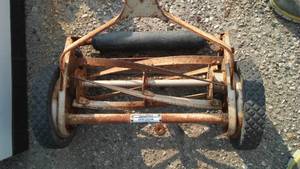lot 230 image: Craftsman manual push mower