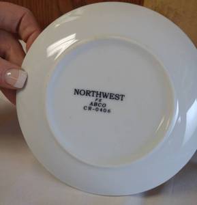 lot 152 image: N.O.S. Northwest Airlines Cup and Saucer  Plate. (48 Sets)