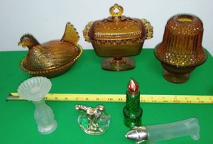 lot 208 image: Vintage yellow gold glass & Avon.