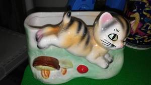 lot 243 image: All things cat & kittens.
