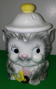 lot 245 image: Vintage Cat kitten cookie jar.