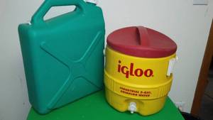 lot 249 image: Water containers  Igloo (2)