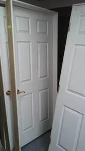 lot 288 image: 32 in. Hollow core framed door.