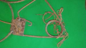lot 318 image: Snare traps (2).
