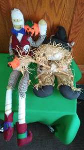 lot 322 image: Halloween Doll decor (2).