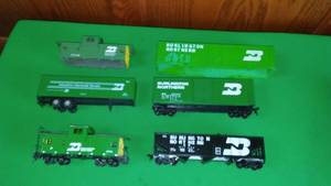 lot 374 image: Model Railroading BN Burlington Northern Rail Cars (6)