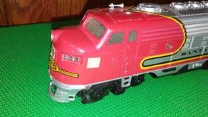 lot 375 image: Santa Fe HO Engine and Caboose.