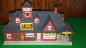 lot 383 image: Model Railroading Buildings.