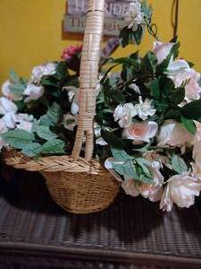 lot 123 image: Flowers and More