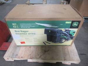 John Deere 42 in. Twin Bagger for 100 Series Tractors BUC10284