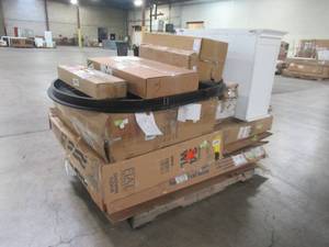WHOLESALE MIXED PALLET OF MISCELLANEOUS BATHROOM AND SHOWER REMODEL ITEMS
