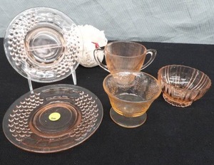 lot 15 image: PINK DEPRESSION AMERICAN PIONEER GLASS