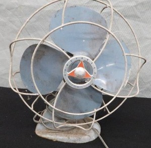 lot 16 image: VINTAGE HANDY BREEZE FAN