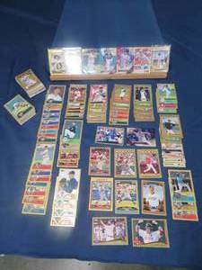 lot 48 image: HUGE LOT OF TOPPS GOLD BASEBALL CARDS