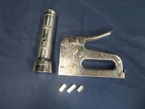 lot 59 image: 1950S VINTAGE EVERREADY CAPTAINS FLASHLIGHT AND VINTAGE ARROW FASTENER CO. T-50 STAPLE GUN TACKER