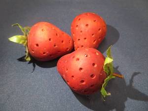 lot 63 image: 3 VINTAGEANTIQUE CARVED WOODEN FAKE STRAWBERRIES