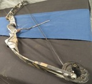 lot 70 image: VINTAGE MYLES KELLER- XI IMPULSE COMPOUND BOW
